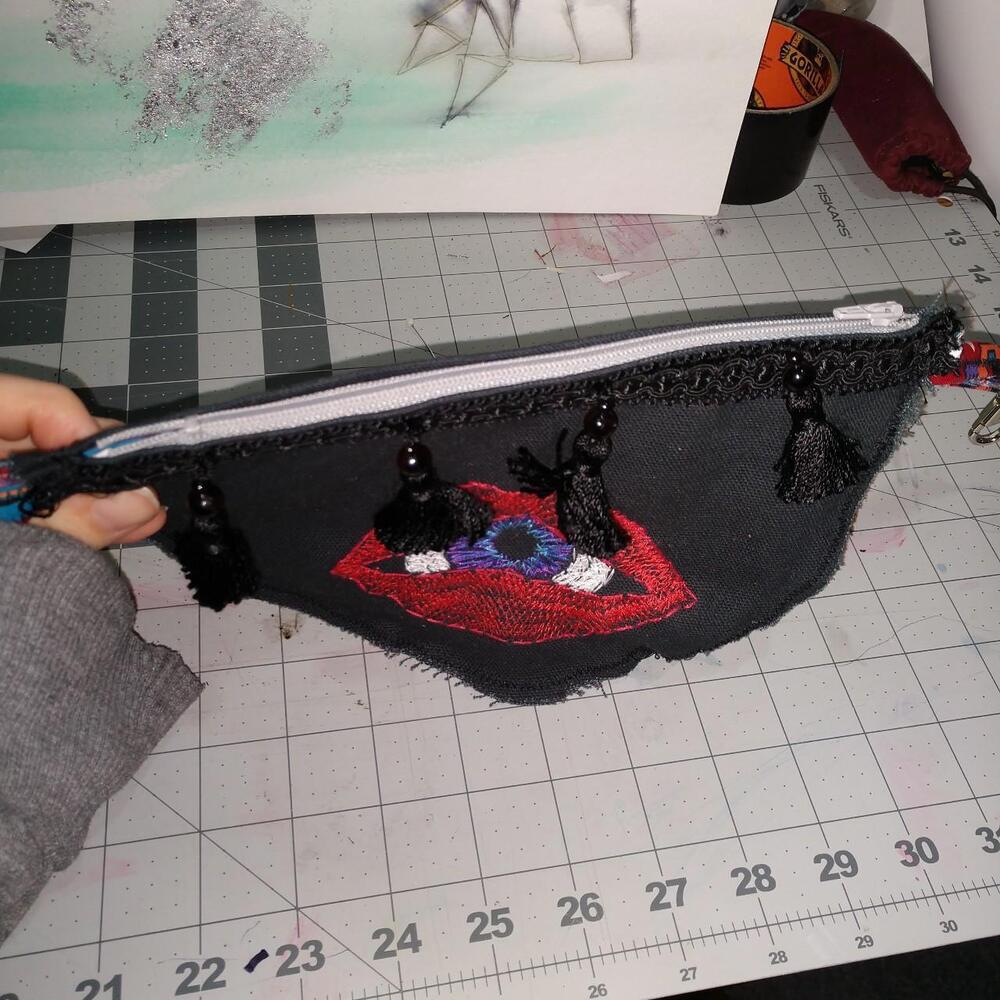 Handmade Side Fanny Pack That - Picture 4 of 4